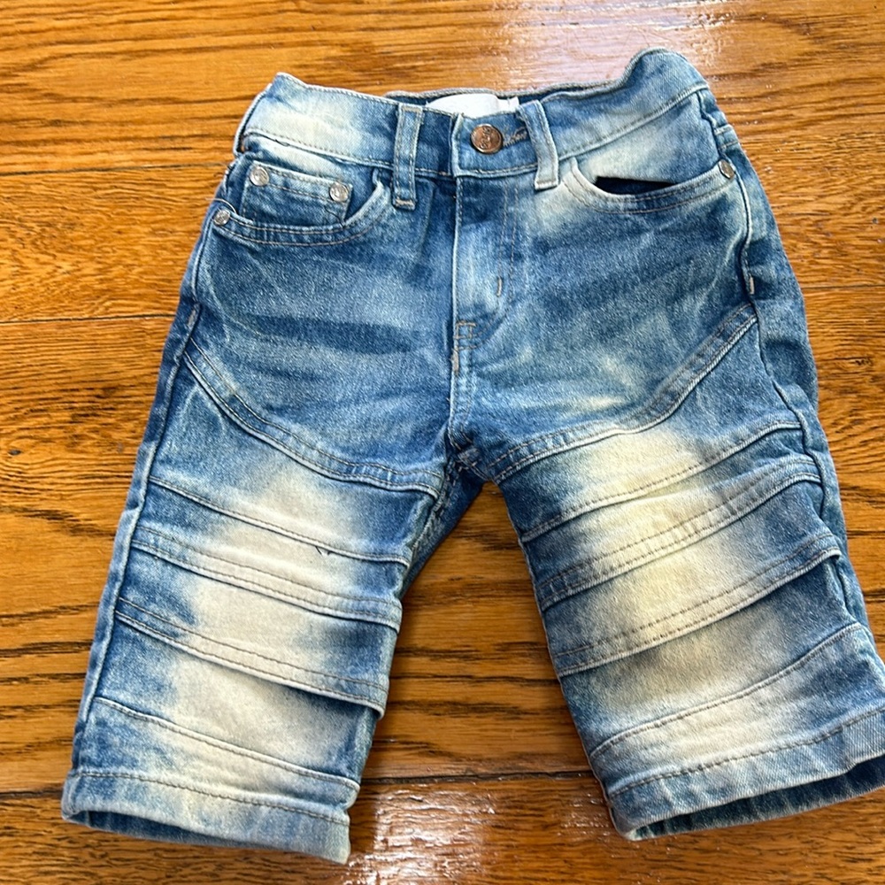 GS-115 boys acid washed denim shorts.  Great condition. Size 5.